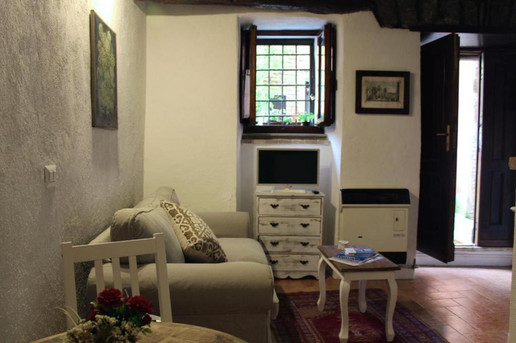 مبيت وإفطار كامباغنانو دي روما Torre Iolanda المظهر الخارجي الصورة
